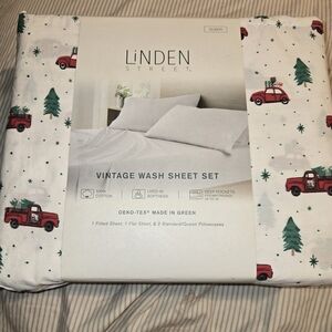 Vintage Wash Sheet Set - White with Red and Green Accents